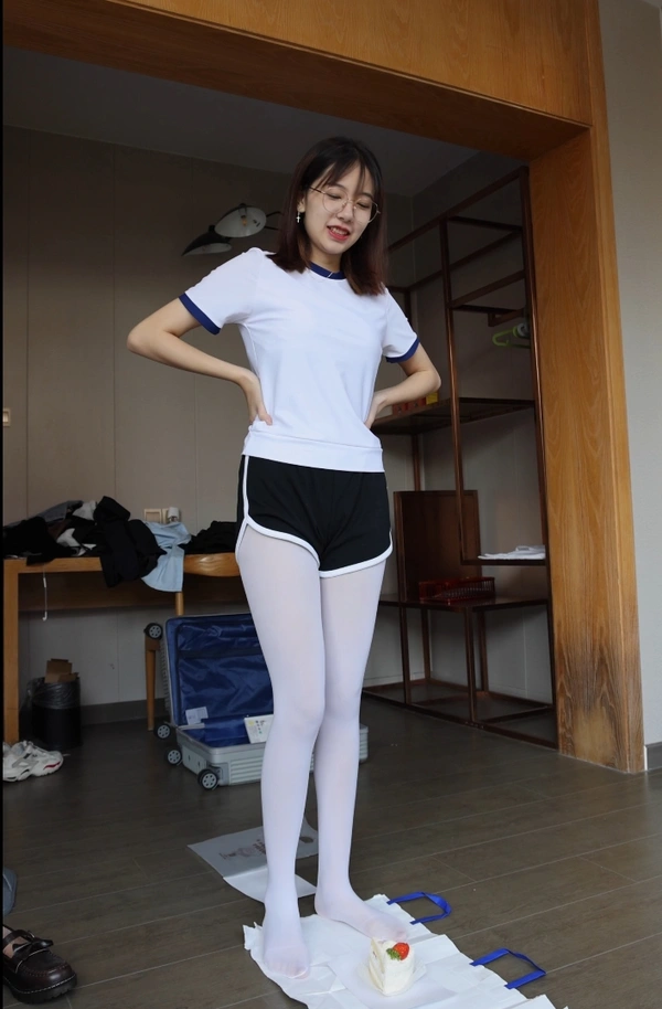 [BoBoSocks袜啵啵] 积分限定作品 NO.008 小甜豆-皮鞋、厚白丝、踩奶油蛋糕剧情 - BoBoSocks袜啵啵